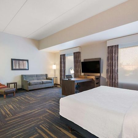 Hampton Inn & Suites Платтсбург Экстерьер фото