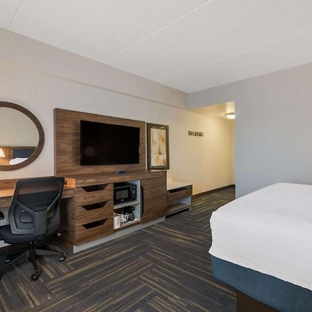 Hampton Inn & Suites Платтсбург Экстерьер фото