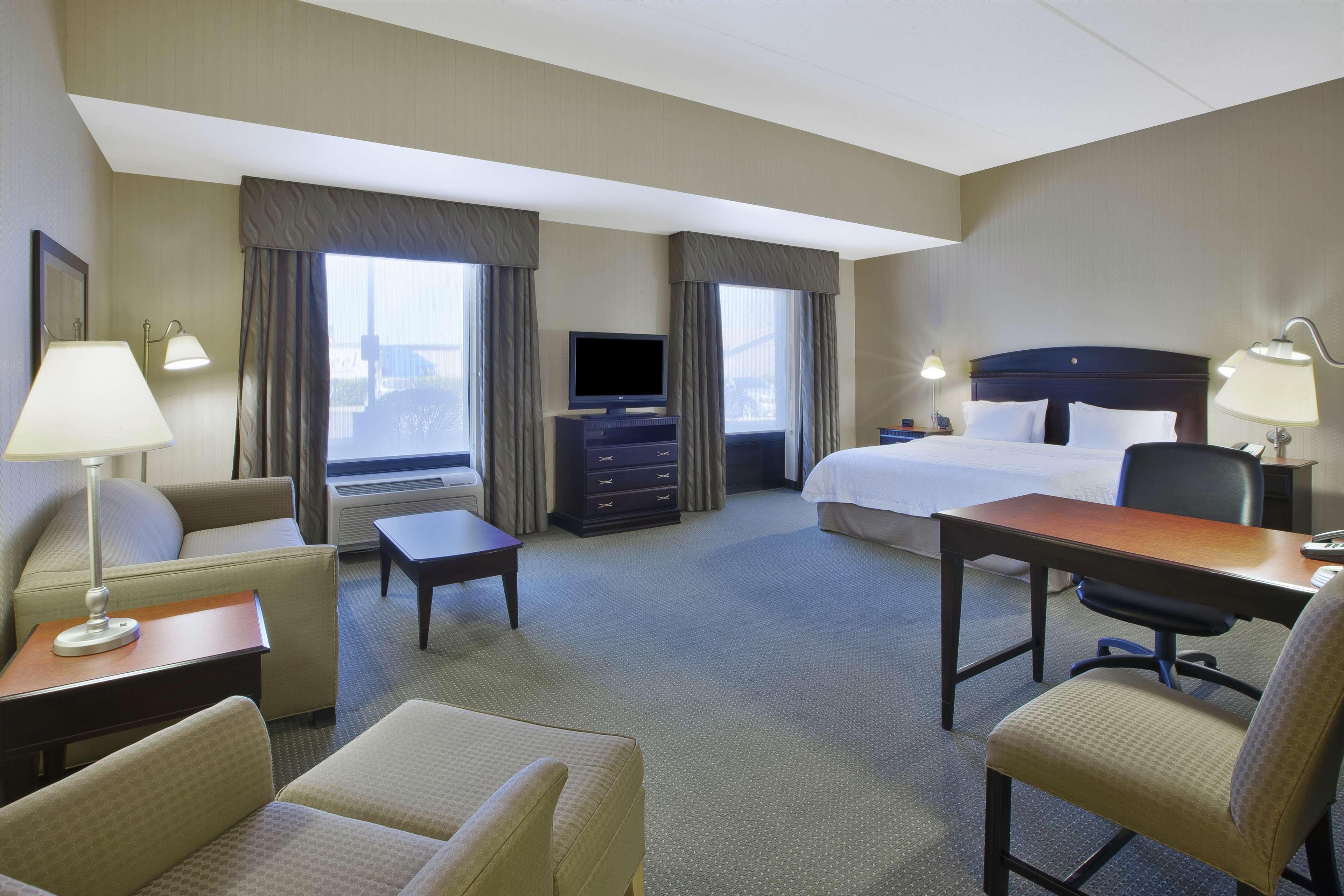 Hampton Inn & Suites Платтсбург Экстерьер фото