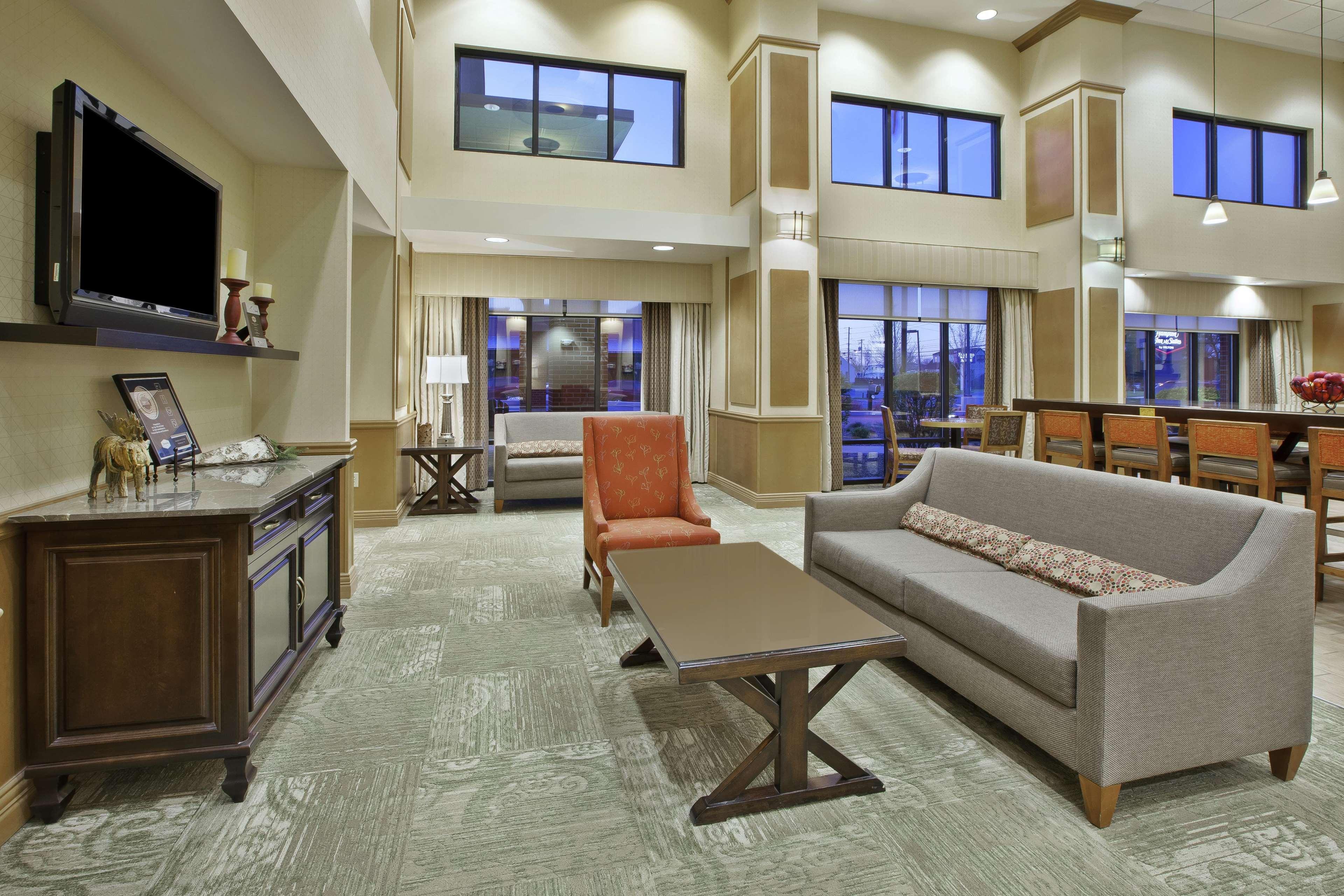 Hampton Inn & Suites Платтсбург Экстерьер фото