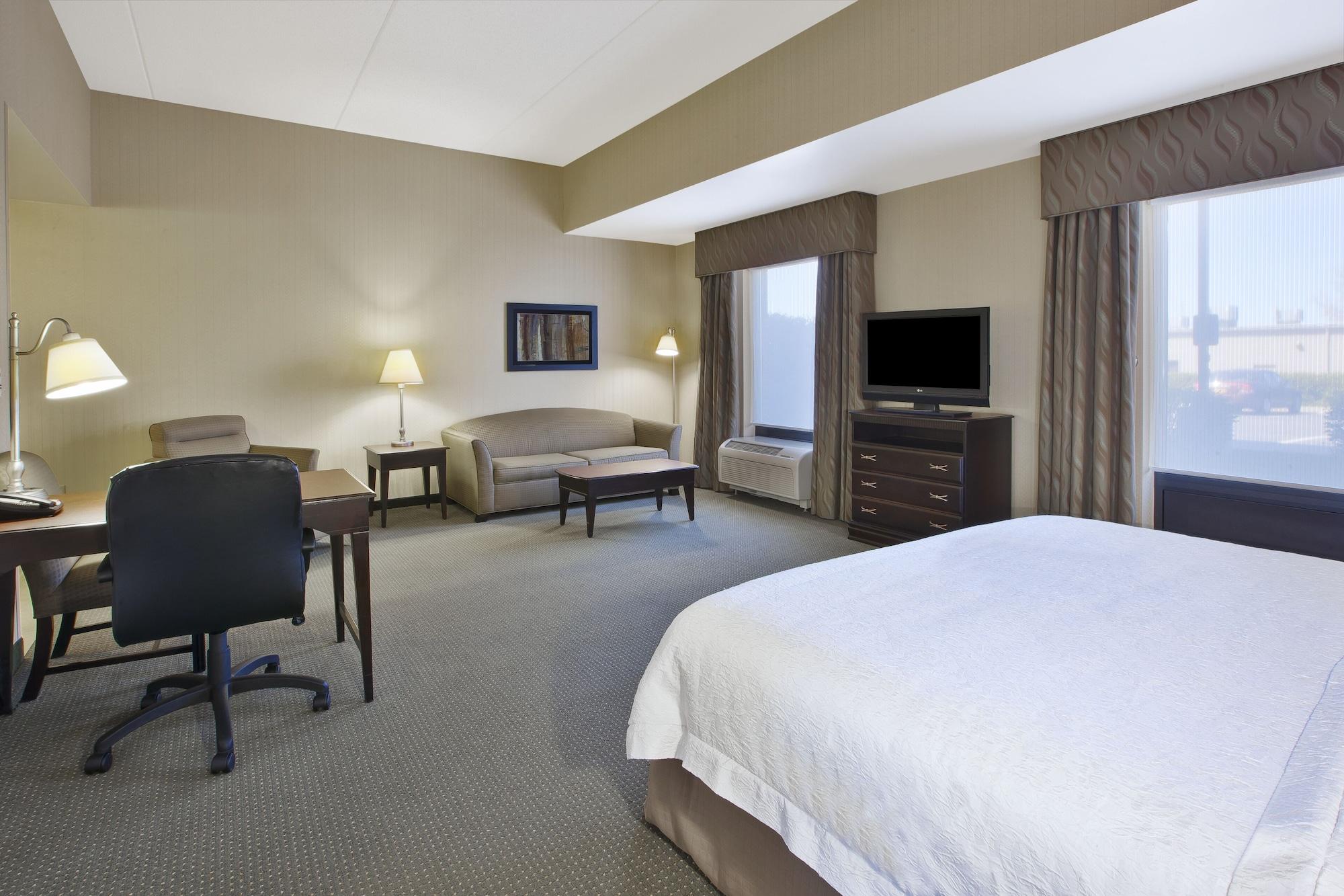 Hampton Inn & Suites Платтсбург Экстерьер фото