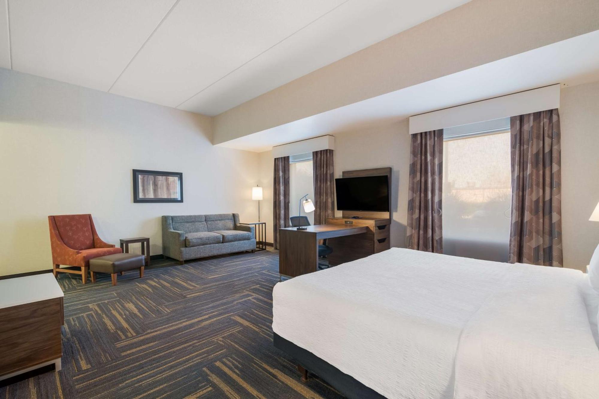 Hampton Inn & Suites Платтсбург Экстерьер фото