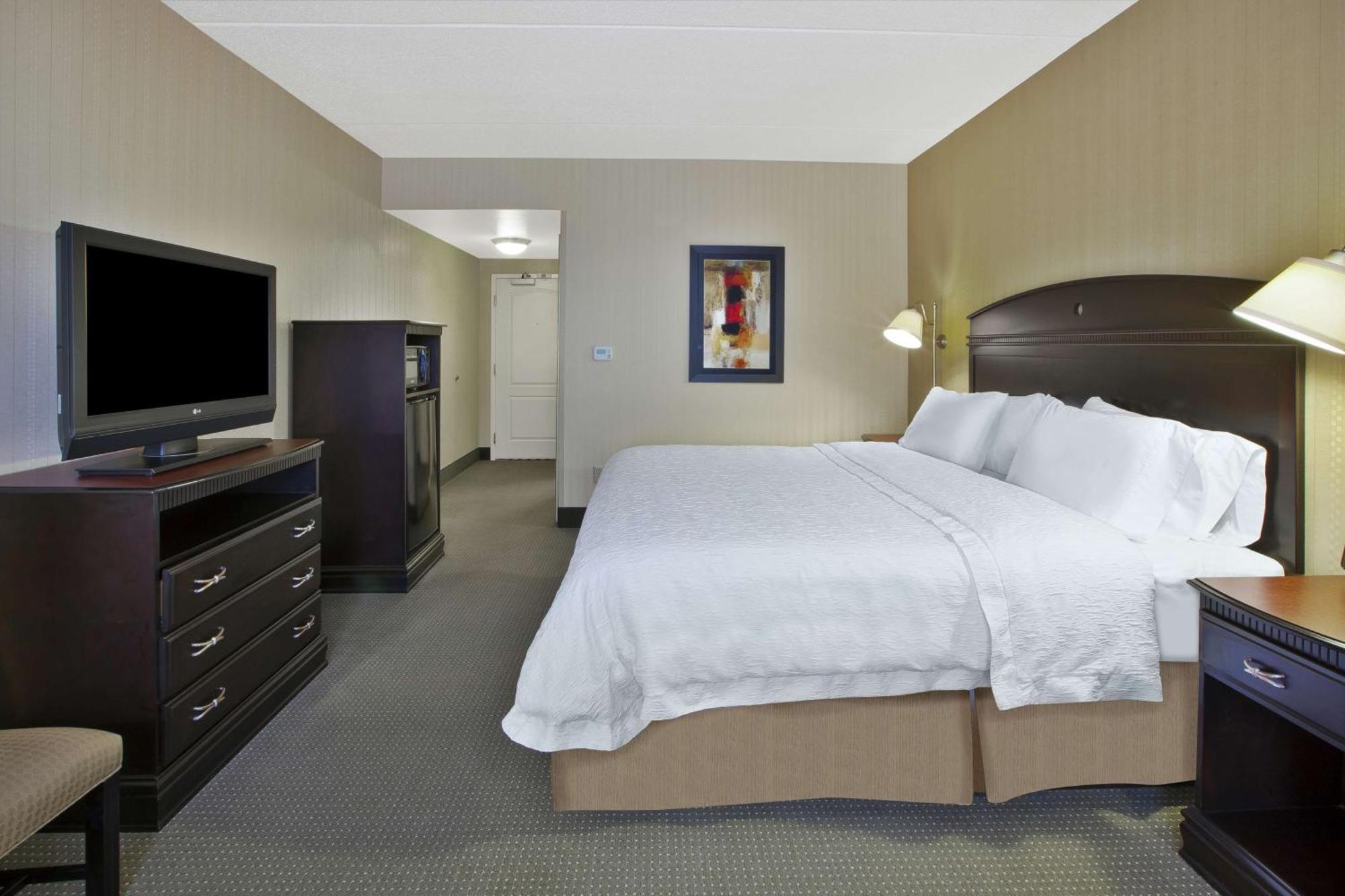 Hampton Inn & Suites Платтсбург Экстерьер фото