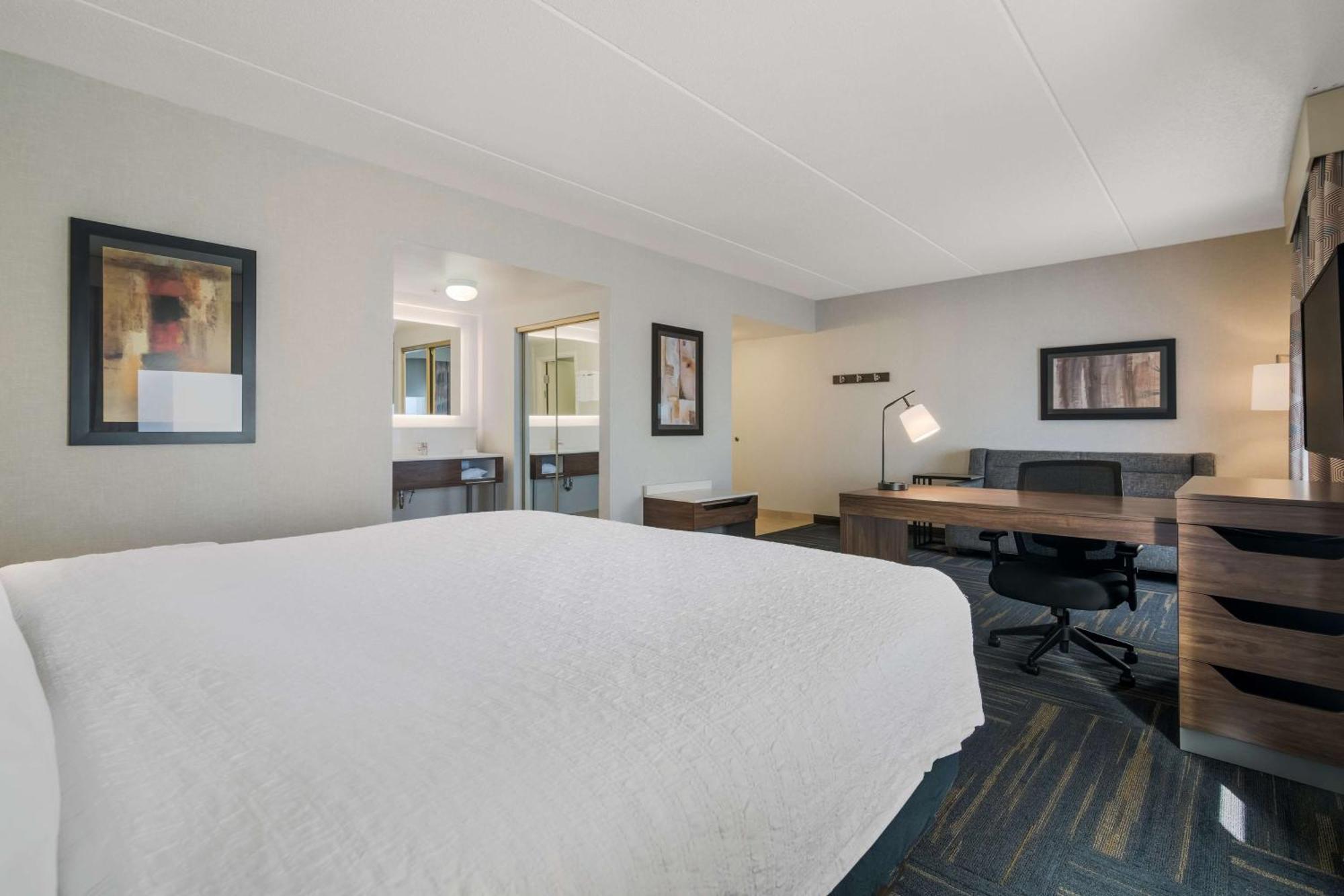 Hampton Inn & Suites Платтсбург Экстерьер фото