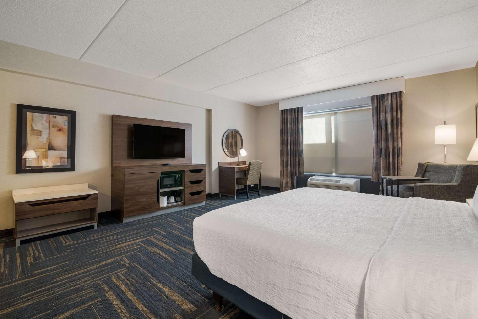 Hampton Inn & Suites Платтсбург Экстерьер фото
