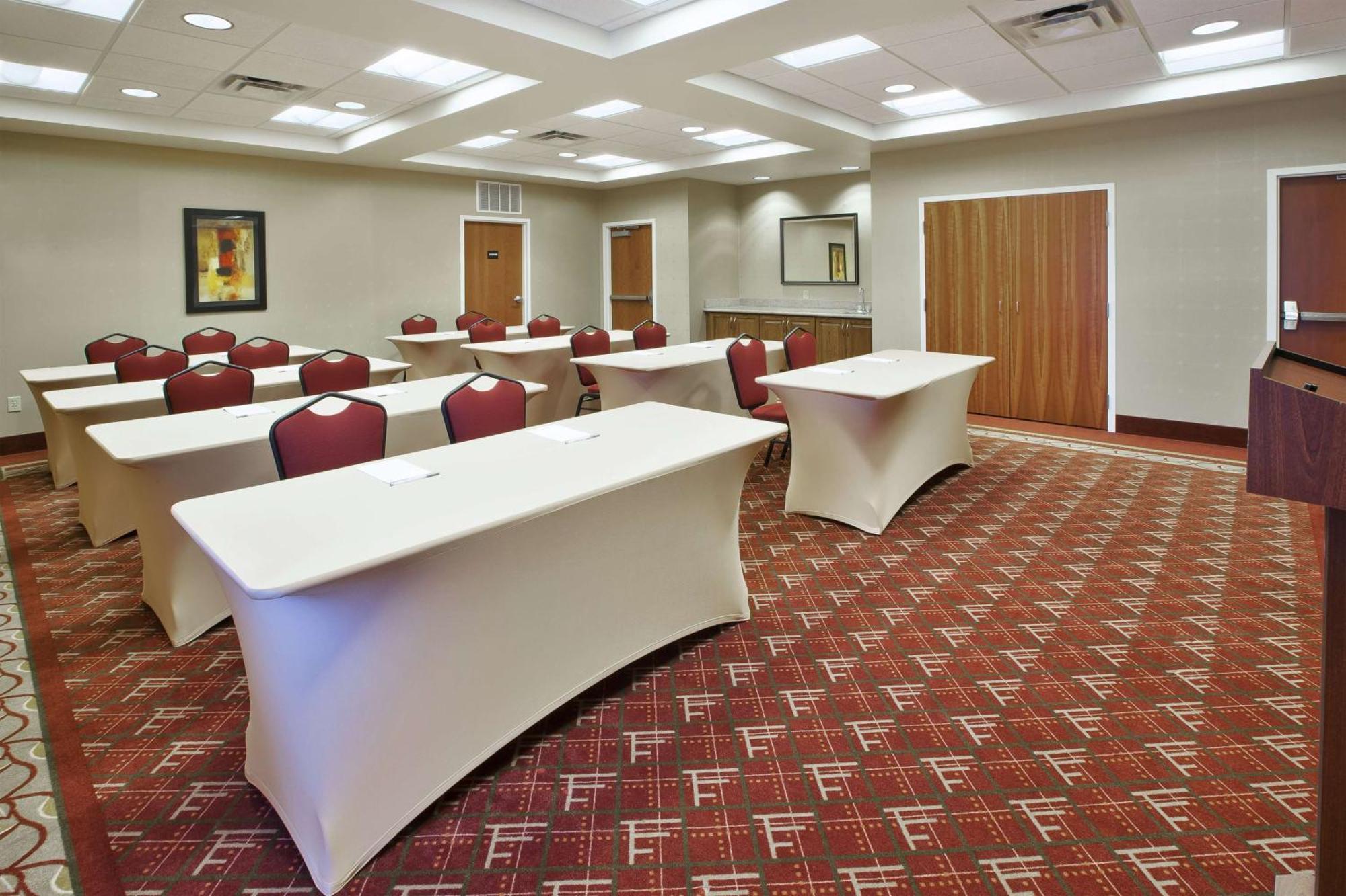 Hampton Inn & Suites Платтсбург Экстерьер фото
