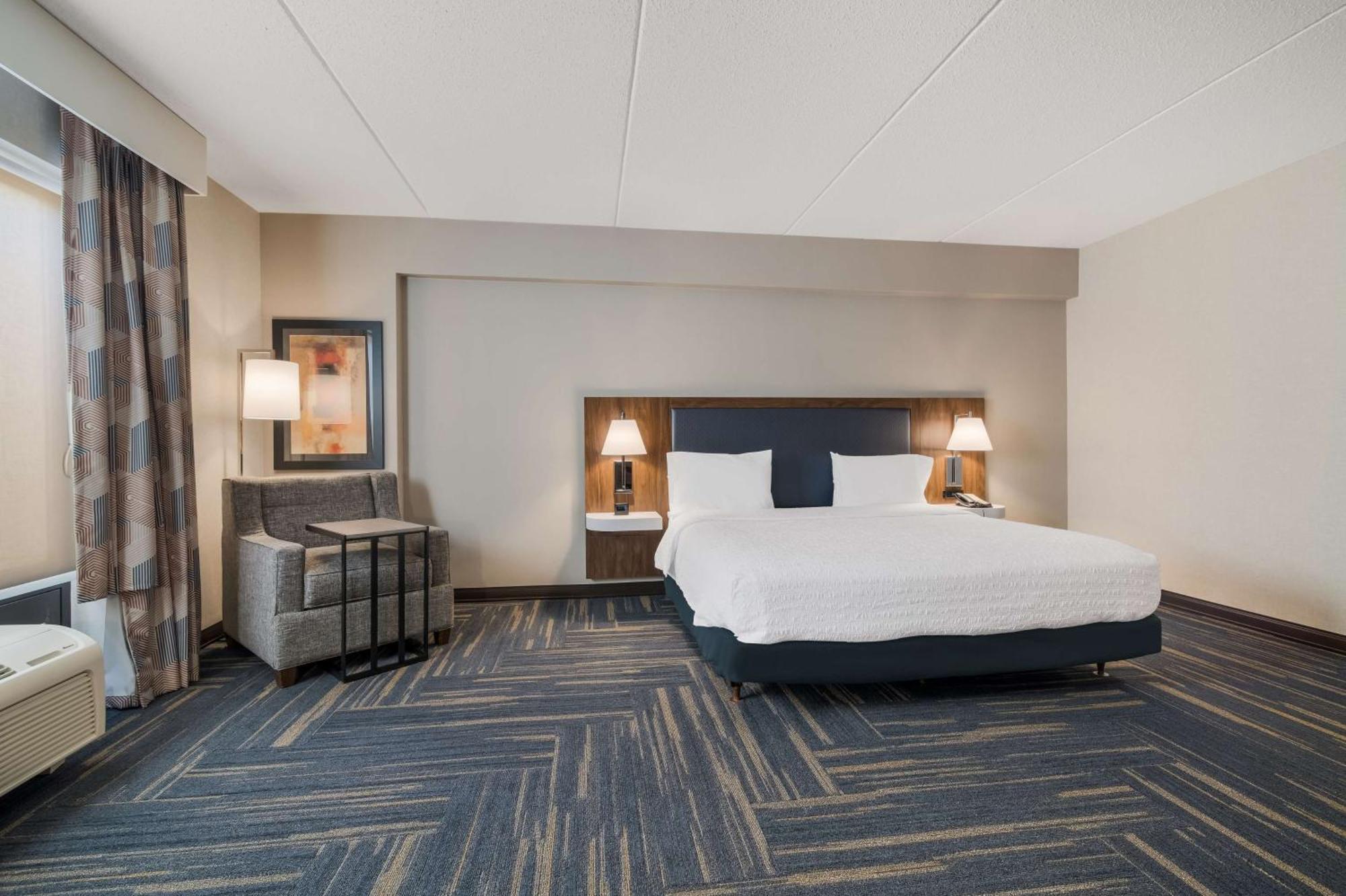 Hampton Inn & Suites Платтсбург Экстерьер фото