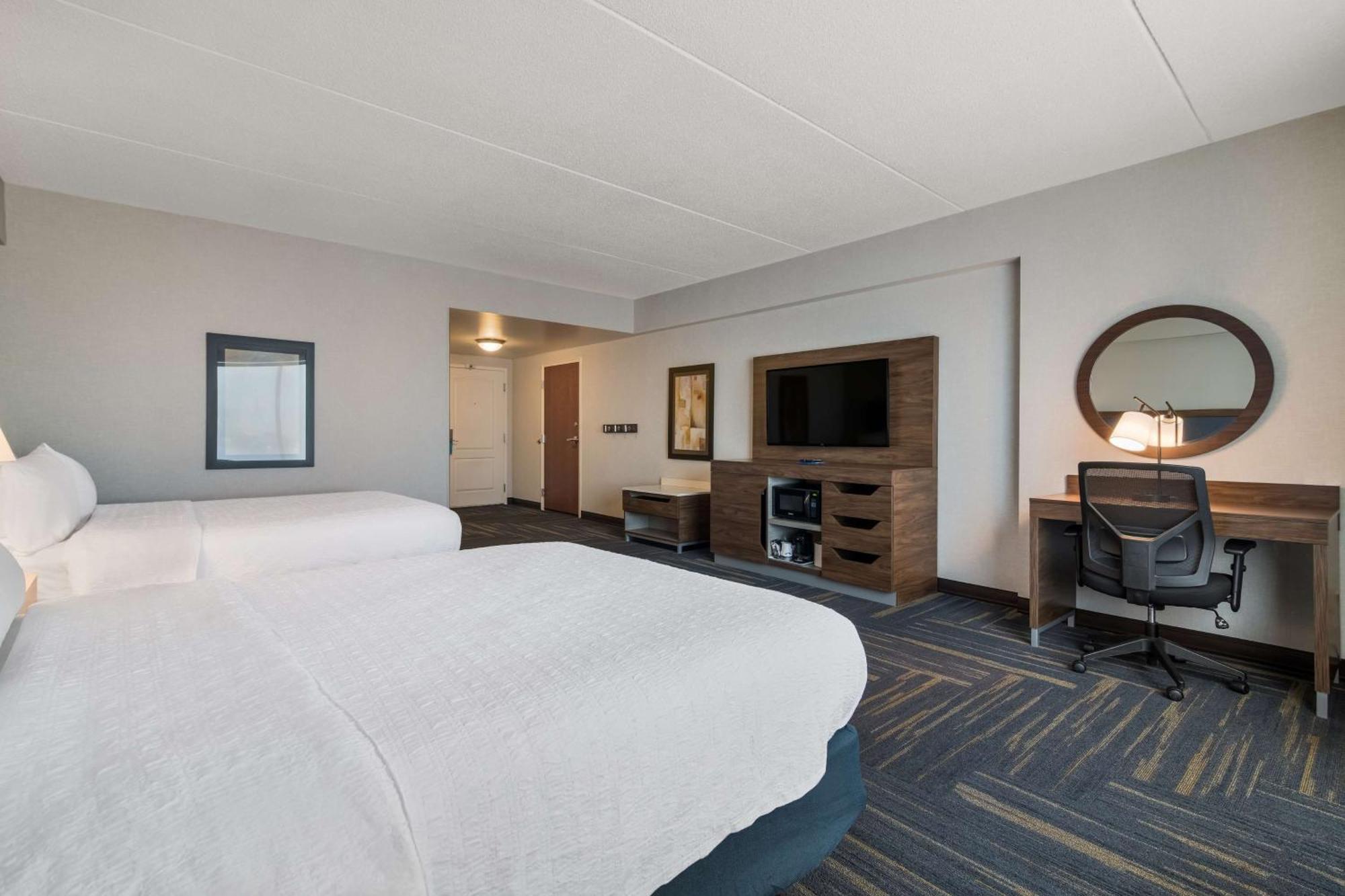 Hampton Inn & Suites Платтсбург Экстерьер фото