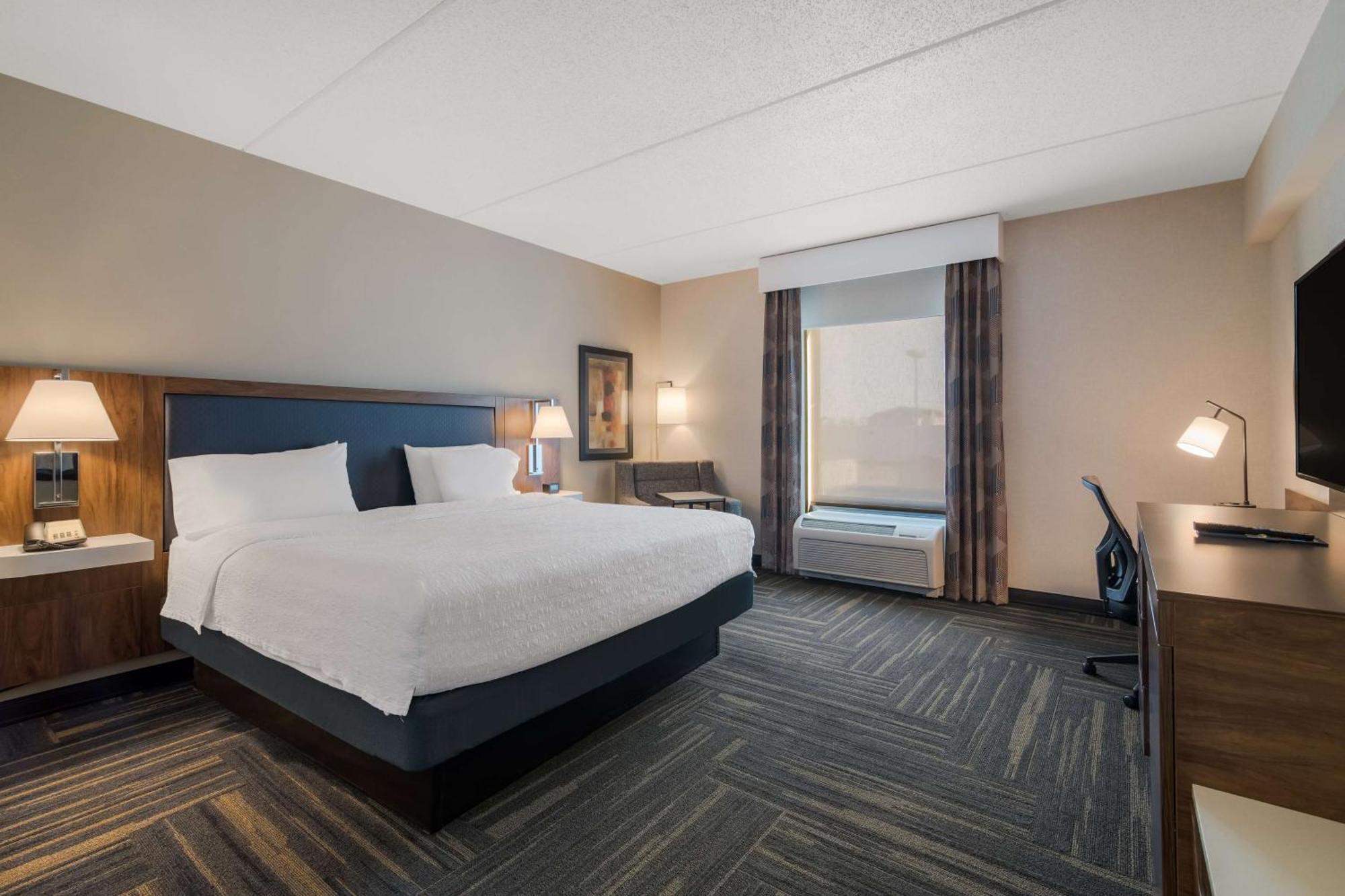 Hampton Inn & Suites Платтсбург Экстерьер фото