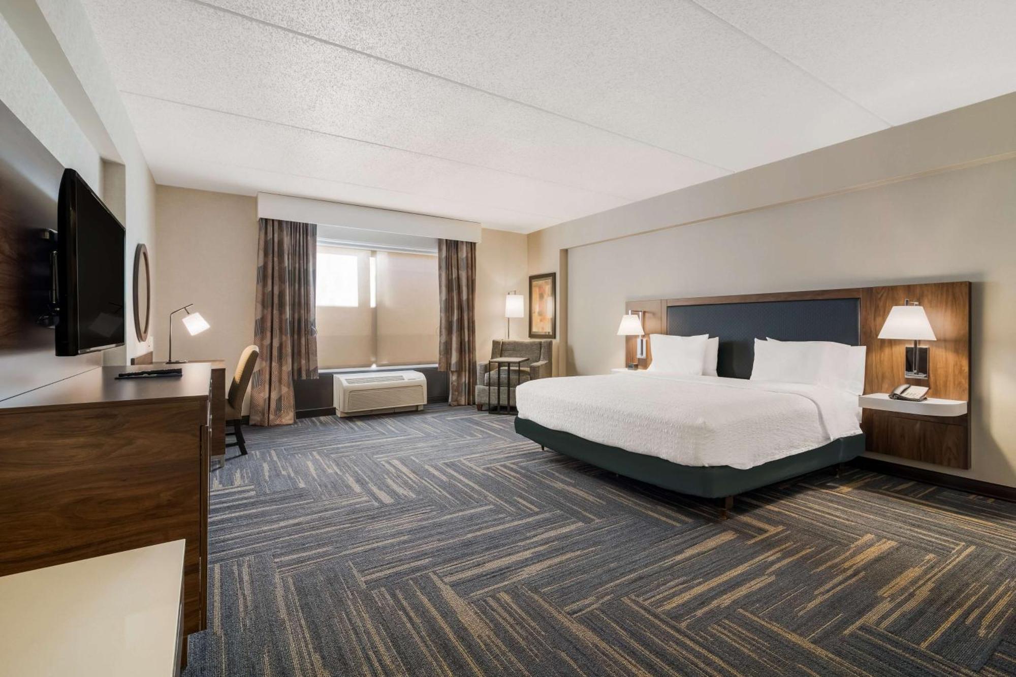 Hampton Inn & Suites Платтсбург Экстерьер фото