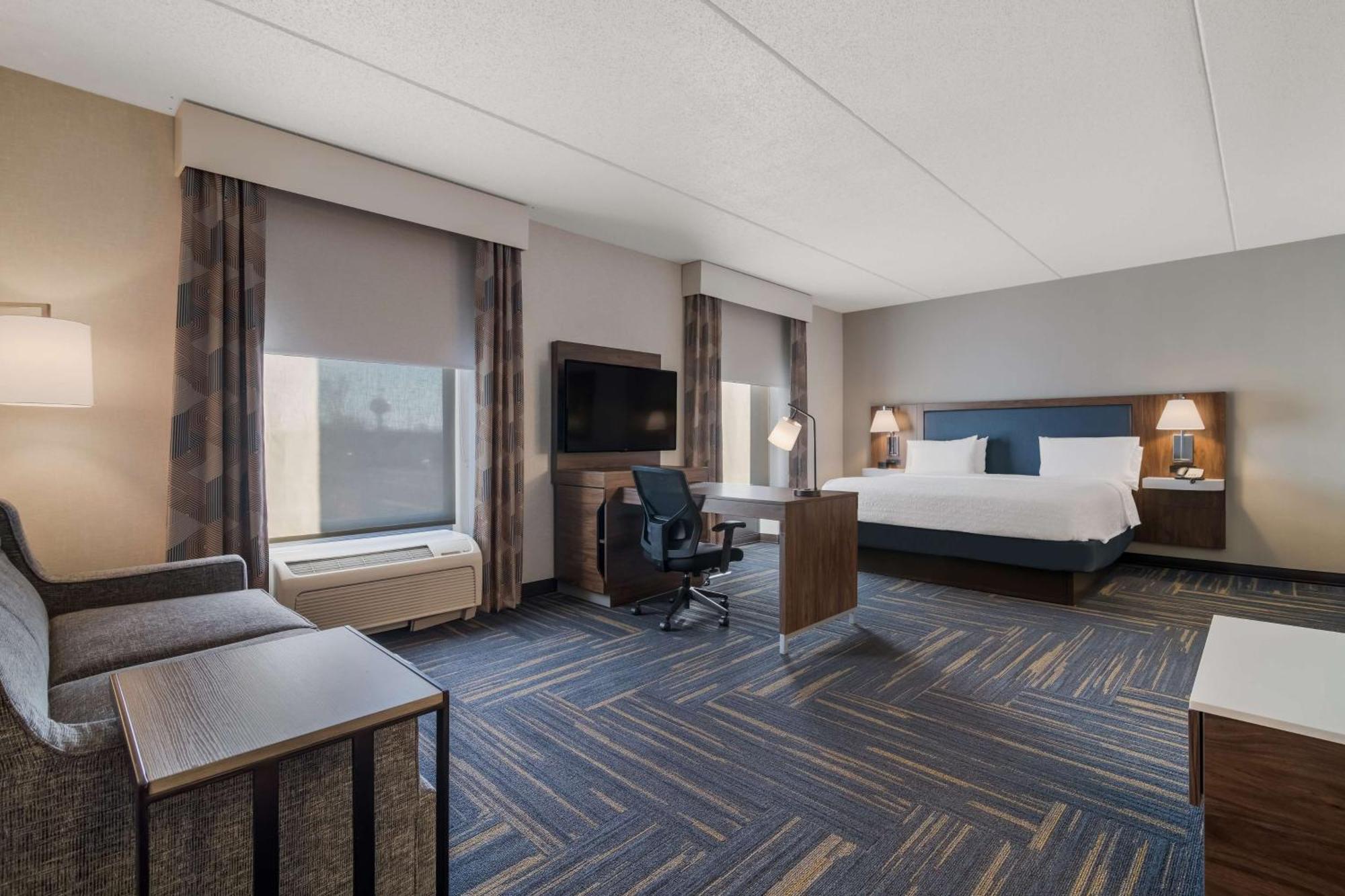 Hampton Inn & Suites Платтсбург Экстерьер фото