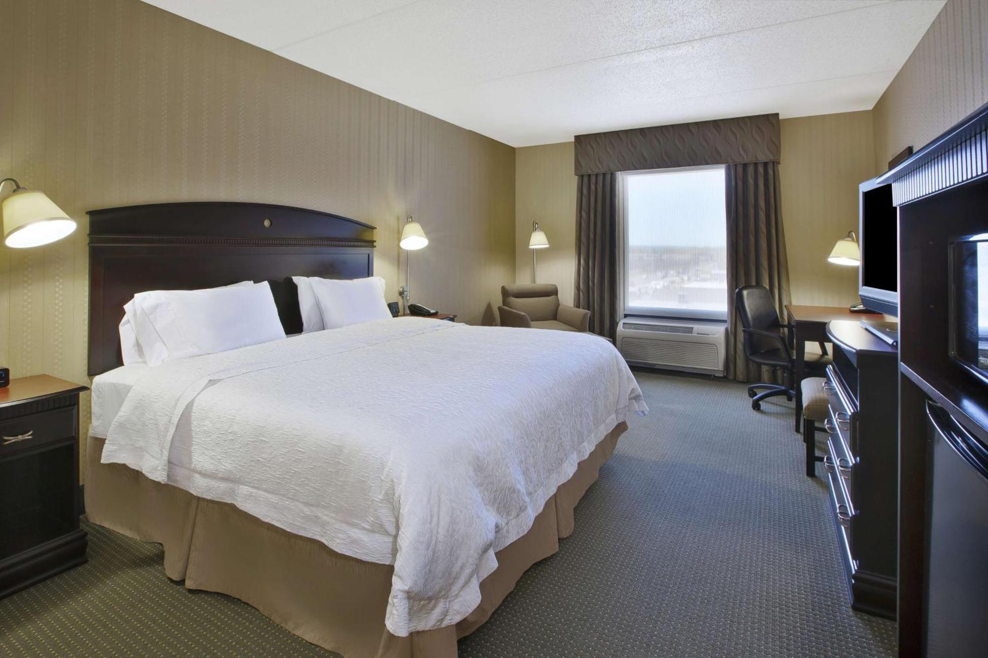 Hampton Inn & Suites Платтсбург Экстерьер фото