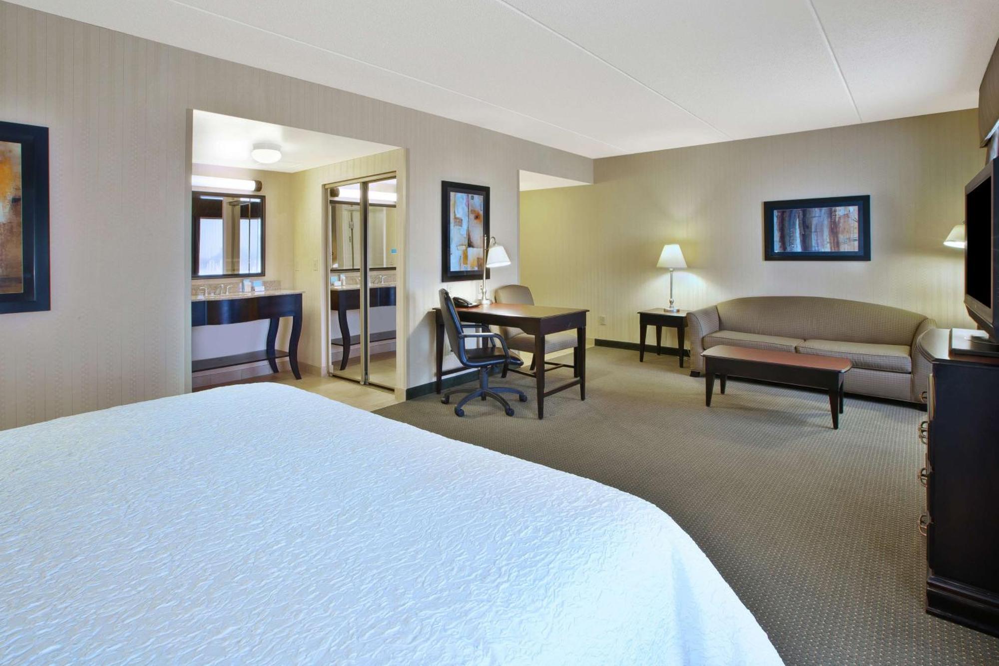 Hampton Inn & Suites Платтсбург Экстерьер фото