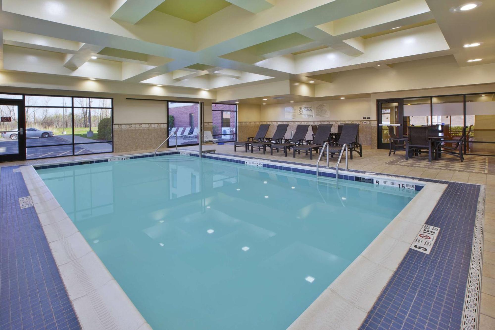 Hampton Inn & Suites Платтсбург Экстерьер фото