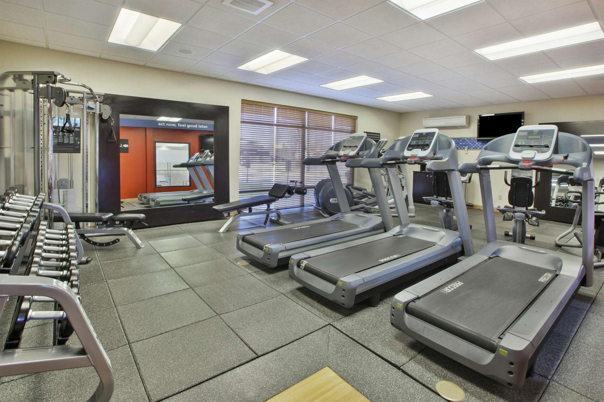 Hampton Inn & Suites Платтсбург Экстерьер фото