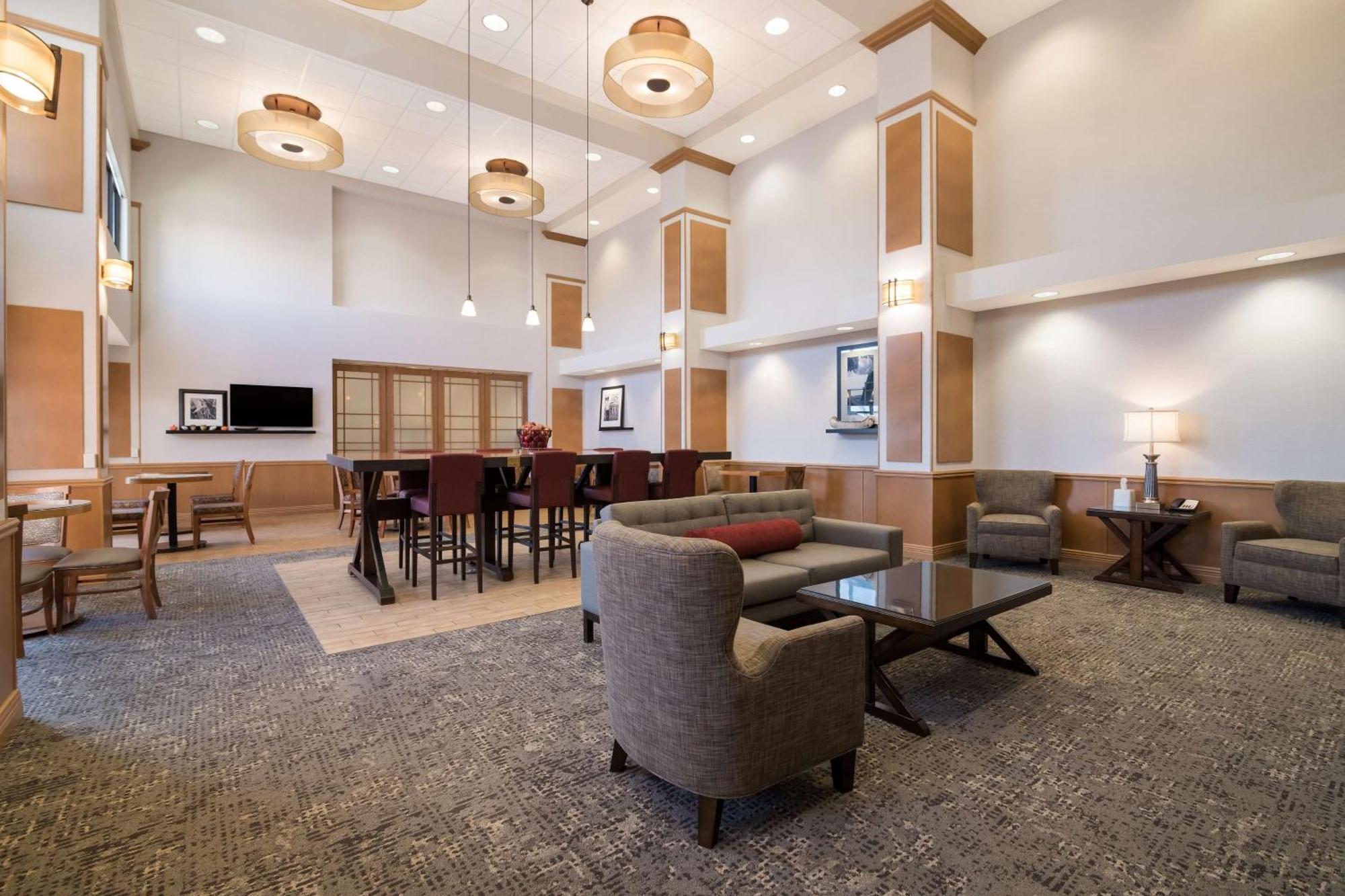 Hampton Inn & Suites Платтсбург Экстерьер фото